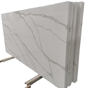 Dalles de pierre de quartz blanc en marbre artificiel Calacatta fabriqué par l'homme - Product Image 1