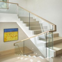 Escalier droit moderne CBMmart, style intérieur, couleur personnalisable, durable, avec rampes en acier galvanisé, forme en L