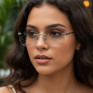 Lunettes de soleil de luxe sans monture en forme de cœur pour femmes avec protection UV400, logo personnalisé de haute qualité, modèle Qianyuan <span class=keywords><strong>1001</strong></span>, vente en gros - Product Image 2