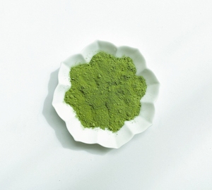 Exploitez le pouvoir du matcha biologique pur de qualité cérémonielle. Certifié pour la qualité pour vous aider à vous amincir et à vous sentir bien naturellement. - Product Image 1