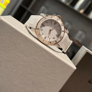 Ispirato ai <span class=keywords><strong>Classici</strong></span>, con Stili Tradizionali e Prestazioni Superiori, Vibrante e Dinamico ma che Emana un Fascino Elegante - Product Image 1