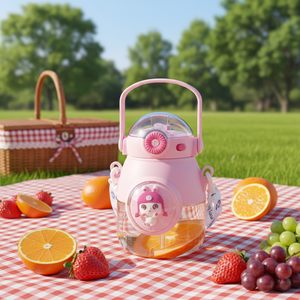 बच्चों के लिए स्ट्रॉ कार्टून प्लास्टिक ड्रिंकवेयर एक्सेसरी के साथ 900 मिलीलीटर स्पेस कैप्सूल डिज़ाइन बड़ी क्षमता वाली बेबी बेली पानी की बोतल - Product Image 2