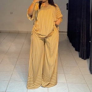 ชุดเซ็ต 2 ชิ้น เสื้อคอวีลายทางแขนสั้นทรงหลวม กางเกงขายาวทรงกว้าง แฟชั่นสำหรับผู้หญิง - Product Image 4