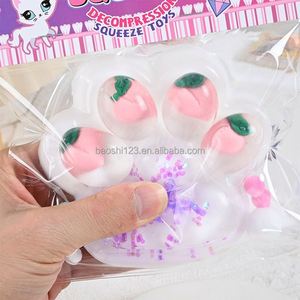 ของเล่นบีบสควิชชี่รูปอุ้งเท้าแมวสตรอว์เบอร์รีสับปะรดน่ารัก ประดับเลื่อม บีบแล้วคืนรูปช้า ของเล่นนุ่มนิ่ม ของเล่นคลายเครียดคุณภาพสูงสำหรับเด็กผู้หญิง - Product Image 2