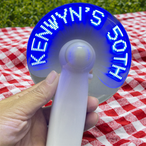 Özelleştirilebilir Mini <span class=keywords><strong>LED</strong></span> el hava soğutma <span class=keywords><strong>fan</strong></span>ı ev otel kullanımı için değiştirilebilir pil kişiselleştirilmiş Logo İspanyolca plastik - Product Image 2