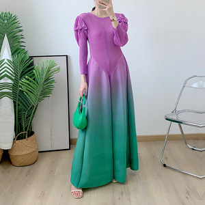 <span class=keywords><strong>Robe</strong></span> <span class=keywords><strong>longue</strong></span> élégante Miyake pour <span class=keywords><strong>femme</strong></span>, dégradé de couleurs, grande taille, style simple, collection printemps, vente en gros usine - Product Image 6