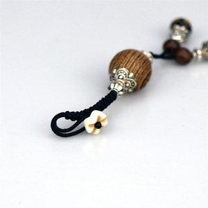 Llavero de madera con cuentas y detalles metálicos, portátil para bolso o llaves de coche, accesorio de moda para hombres y mujeres - Product Image 3