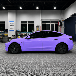 Vinilo para rotulación de vehículos, color lavanda púrpura, PET de 6.5mil, alto brillo, con tecnología Air Release, antiarañazos, para cambio de color automotriz de carrocería completa. - Product Image 3