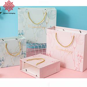 Sac cadeau Baoren High Beauty bleu, petit et élégant, sac en papier de luxe avec logo découpé, poignée torsadée, sac d'emballage pour robe, logo personnalisé - Product Image 3