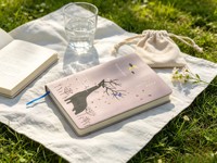 Carnet à couverture rigide rose poudré motif cerf forestier minimaliste, marque-page en ruban de tissu bleu, journal d'écriture quotidien esthétique coréen, vente en gros