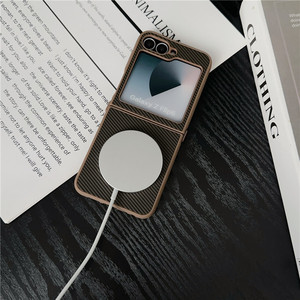 <span class=keywords><strong>เคส</strong></span>โทรศัพท์แบบฝาพับมีห่วงแม่เหล็กในตัวพีซีลายเส้นใยสำหรับ Samsung <span class=keywords><strong>flip</strong></span> 7 6 5 4 FE พับ7 6 5 - Product Image 4