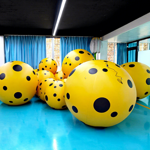 Bola inflable grande de PVC al por mayor, modelo de bola de lunares para publicidad de fiesta de boda, fabricada por inflables comerciales - Product Image 1
