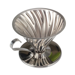 ที่วางแก้วกันลื่นดีไซน์คลาสสิก พร้อมที่กรองกาแฟแบบมีหูจับ ทำจากสแตนเลสสตีล - Product Image 3