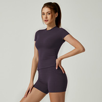 Ensemble de yoga sans couture personnalisé pour femme, 2 pièces, tenue de sport, haut court et short taille haute pour la gym et les activités sportives