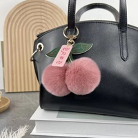 Porte-clés en fourrure douce et moelleuse en forme de double pompon de cerise rouge, porte-clés en peluche pour femmes et filles, breloque pour sac, porte-clés, pendentif