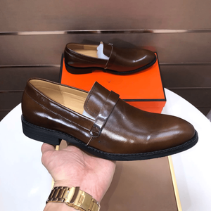 Elegantes Mocasines de Cuero Brillante para Hombre con Detalle Metálico, Calzado sin Cordones para Oficina y Uso Diario - Product Image 5