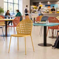 Chaise d'appoint empilable durable à dossier perforé en résine PP pour mobilier de cantine scolaire et universitaire