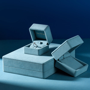 Caja de Joyería de Lujo, Caja para Anillos, Aretes y Collares de Marca Famosa, Caja de Madera de Alta Gama, Personalizable - Product Image 1