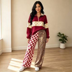 Set Sportivo OEM Natalizio a Quadri Argyle per <span class=keywords><strong>Donna</strong></span>, 2 Pezzi: Top con Mezza Zip e Colletto, Pantaloni a Gamba Larga in Morbido Pile - Product Image 1