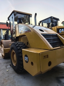 Rodillo Compactador de Carreteras Usado Caterpillar CS683 CS583 Modelo 2017 con Motor Diésel, Rodillo de Un Solo Tambor con Neumáticos y Bomba, Recién Llegado, en Venta - Product Image 6