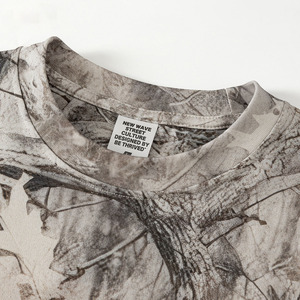 เสื้อยืดลายพรางสตรีทแวร์ผู้ชายพร้อมโลโก้แบบกำหนดเอง |   เสื้อยืดแขนสั้นทรงหลวมพิมพ์ลายพรีเมียม |   เสื้อท่อนบนลำลองทันสมัย ทอ 300 กรัม - Product Image 2