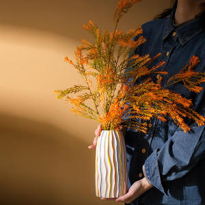 Ensemble <span class=keywords><strong>de</strong></span> vases en céramique texturée à rayures colorées - Vases décoratifs ludiques pour la maison et la salle à manger - Product Image 2