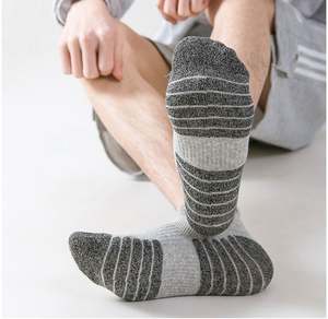 Chaussettes de sport personnalisées en gros pour hommes, chaussettes de fitness d'extérieur respirantes en coton à coupe basse - Product Image 6