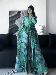 ชุดอาบายะห์มุสลิมสำหรับผู้หญิงไซส์ใหญ่ ฤดูใบไม้ผลิ/ฤดูใบไม้ร่วง แขนยาว ความยาวระดับข้อเท้า พิมพ์ลายสีสันสดใสทั่วตัว พร้อมเข็มขัด ดีไซน์หรูหรา จับจีบ ผ้าโพลีเอสเตอร์ - Product Image 3