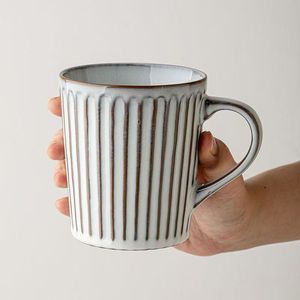 แก้วกาแฟเซรามิกดีไซน์ใหม่สไตล์ยุโรป ลายนูนลายเส้นสีขาว วินเทจ ใช้กับเครื่องล้างจานและไมโครเวฟได้ เหมาะสำหรับเป็นของขวัญ - Product Image 5