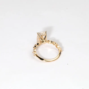 Bague de fiançailles en diamant de laboratoire taille radiant de qualité supérieure, confectionnée en or 14 carats, design solitaire, bijou pour demande en mariage - Product Image 6