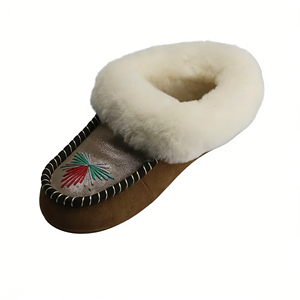 Оптовые женские мокасины-тапочки OEM серебристого цвета с красочным вышитым узором, подкладкой из искусственного меха, в традиционном индейском стиле - Product Image 1