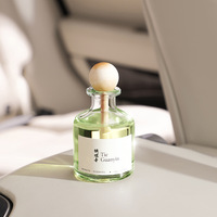 Vente en gros de haute qualité logo personnalisé 50ml diffuseur de voiture aromathérapie couvercle en bois diffuseur bouteille en verre