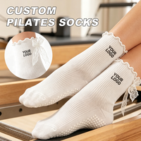 Chaussettes de Pilates personnalisables avec nœud et bordure en dentelle, broderie et impression personnalisables, base anti-humidité et antidérapante, pour l'automne, idéales pour le studio de Pilates
