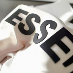 カスタマイズ可能な3Dシリコーン熱伝達パッチ衣類用個別の鉄製ゴムパッチ持続可能な特徴 - Product Image 3