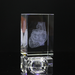 Cubo di Cristallo con Modello Umano a Cuore Inciso al Laser 3D, per Regali e Souvenir Didattici Ospedalieri - Product Image 5