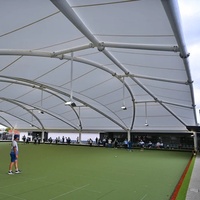 Toit de terrain de basket-ball en membrane tendue avec structure en acier sur mesure