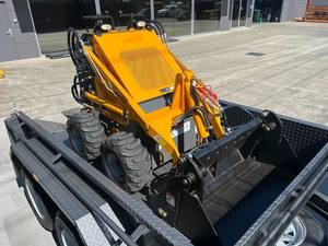 हाइ380 छोटे स्किड स्टीड लोडर 0.15 क्यूबिक मीटर बाल्टी 890 किलोग्राम ऑपरेटिंग वजन गर्म बिक्री मल्टीफंक्शन निर्माण मशीन - Product Image 2