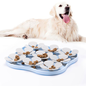 Assiette à friandises en forme de pétale de fleur pour animaux de compagnie, mangeoire lente en silicone écologique pour petits animaux, tapis à lécher pour chien, tapis alimentaire antidérapant, tapis pour animaux de compagnie - Product Image 1