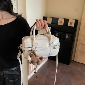 Borsa a Tracolla Mini Boston Direttamente dalla Fabbrica, Logo Personalizzato, in PU con Ciondolo a Forma di Cavallo, per Uso Quotidiano - Product Image 2