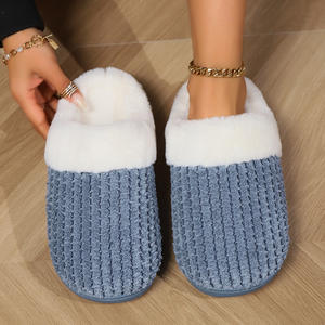 Chaussons d'intérieur personnalisés pour femmes en fourrure douce, chauds pour l'hiver, antidérapants avec doublure en PVC, à bout fermé, en peluche, avec fonction massage - Product Image 2