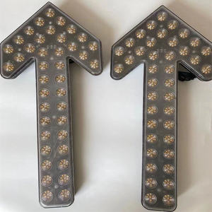Panneau directionnel à flèche LED haute visibilité, alimenté par énergie solaire, clignotant ambre, pour la construction routière et la signalisation de circulation - Product Image 6