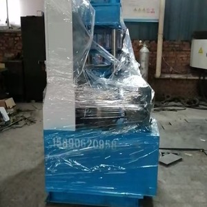 เครื่องอัดไฮดรอลิกแบบสี่เสาสี่คาน 100 ตัน สำหรับขึ้นรูปโลหะในอุตสาหกรรม - Product Image 3