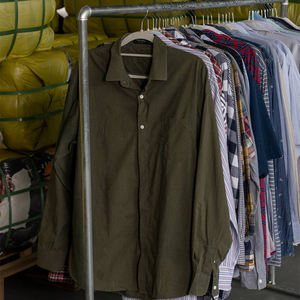 SH06 Vêtements d'été vintage d'occasion pour hommes, mélange de chemises décontractées, t-shirts, jeans en denim, pantalons cargo pour boutique - Product Image 2