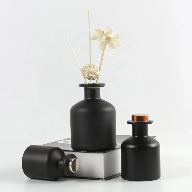 Özelleştirilmiş düğün hediyeleri mumlar kavanozlar misafirler için aroma yayıcı siyah renk koku dağıtıcı şişe
