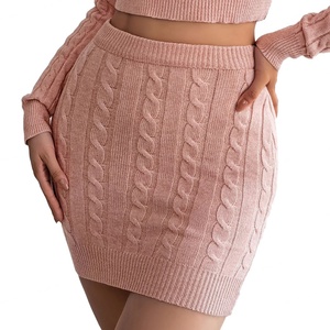 Ensemble décontracté d'hiver pour femme : pull court en maille respirante et mini-jupe – Tenue de détente pour femme - Product Image 3