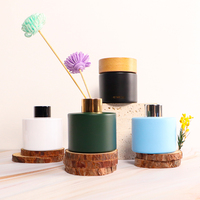 Bouteille ronde en verre de diffuseur de roseaux de couleur noir et blanc mat de 100ml avec bâtons de capuchon