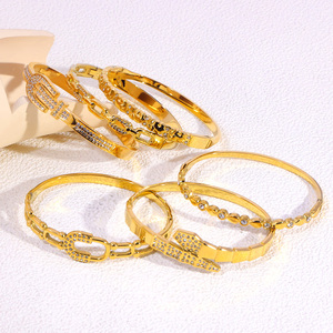 กำไลข้อมือเปิดแบบโซ่ผสมสแตนเลสสตีลแฟชั่น POWELL สำหรับผู้หญิง ชุบทอง 18k ประดับเพชร <span class=keywords><strong>CZ</strong></span> กันน้ำ ป้องกันการหมอง ขายส่งเครื่องประดับ - Product Image 1