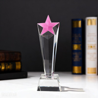 Trophée étoile rose en cristal sur mesure au design noble et élégant pour cadeau d'affaires