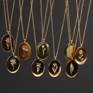 Collar con colgante de índice de acero inoxidable, pulido de espejo alto, estilo en blanco, grabado láser a la moda, chapado en oro de 18K - Product Image 1