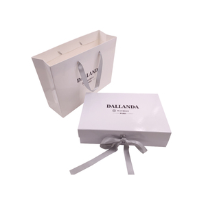 2021 New Product gift paper box packaging,paper Clamshell gift box with handle bag